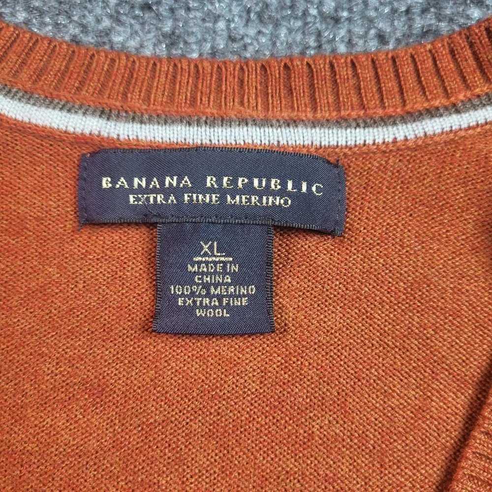 Banana Republic Mens XL Extra Fine‎ Merino Wool V-Neck Sweater Burnt Orange Rust